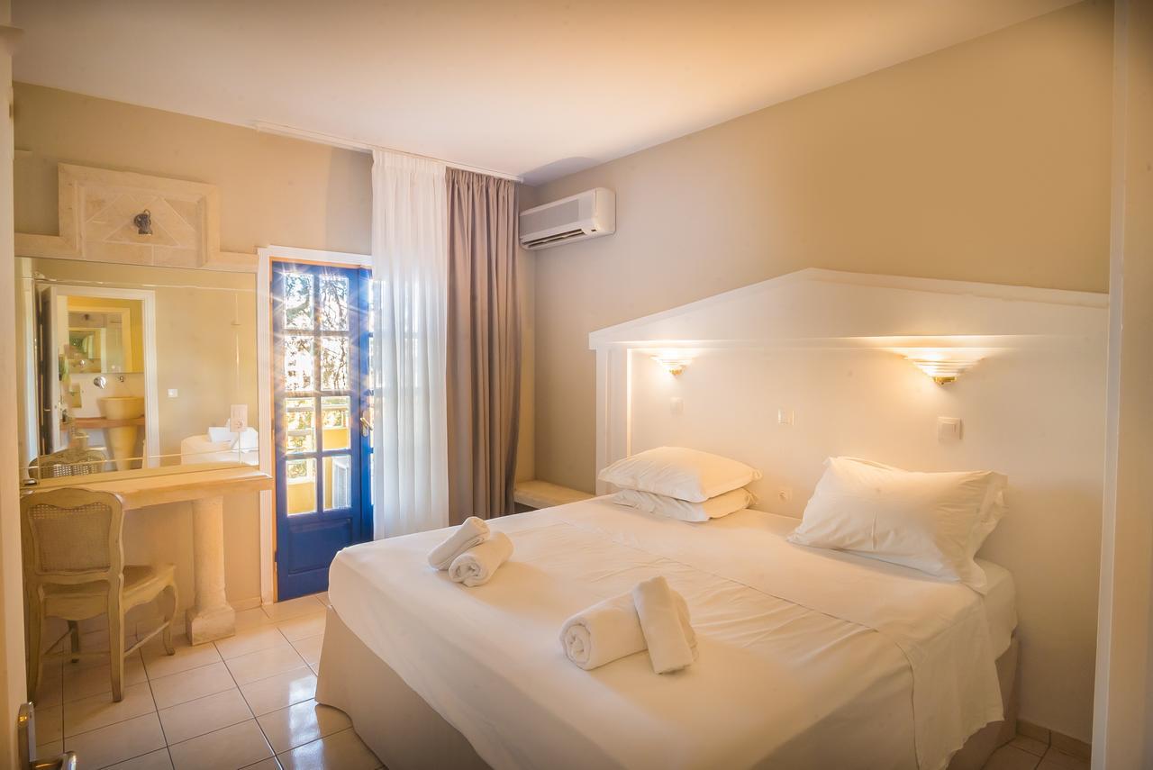 Parthenis Hotel & Suites มาเลีย ภายนอก รูปภาพ