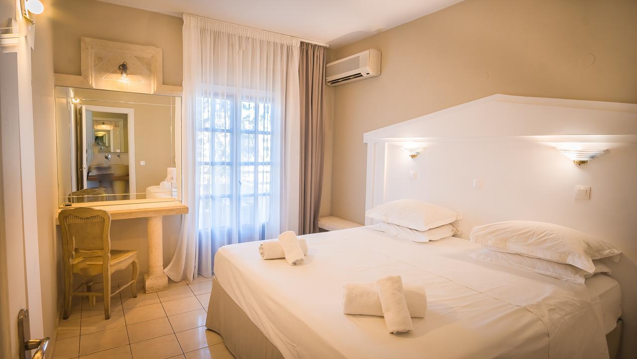 Parthenis Hotel & Suites มาเลีย ภายนอก รูปภาพ